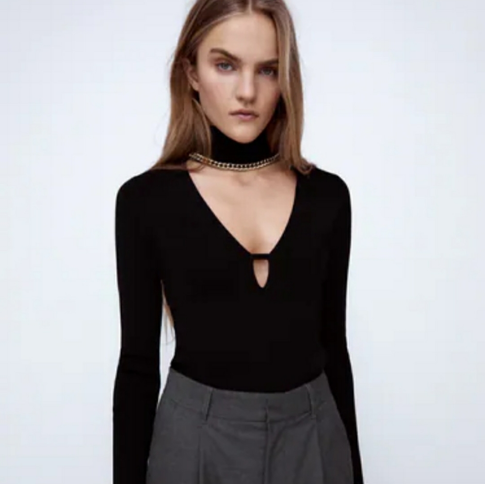 Zara Black Knit Sweater With Gold Chain. N…